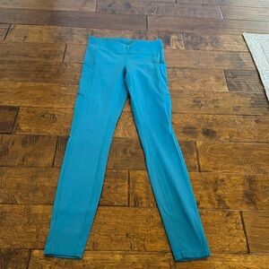 Like new! Lululemon leggings size 4 with pockets